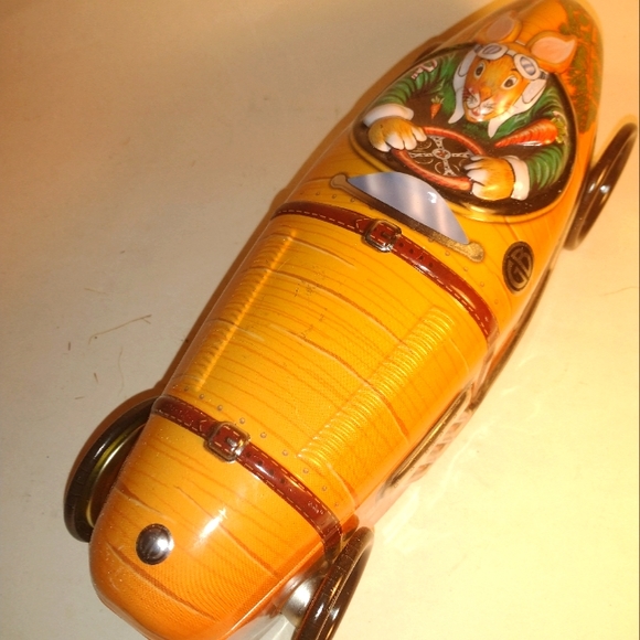Collector Candy Tin Roadster Rabbit - Picture 5 of 8